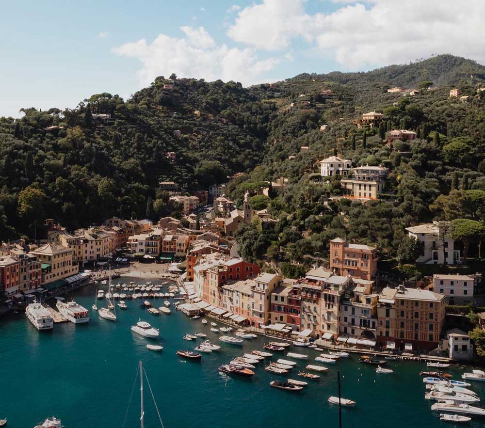 Renting a Ferrari in the Cinque Terre: itinerary among the most beautiful towns in Liguria